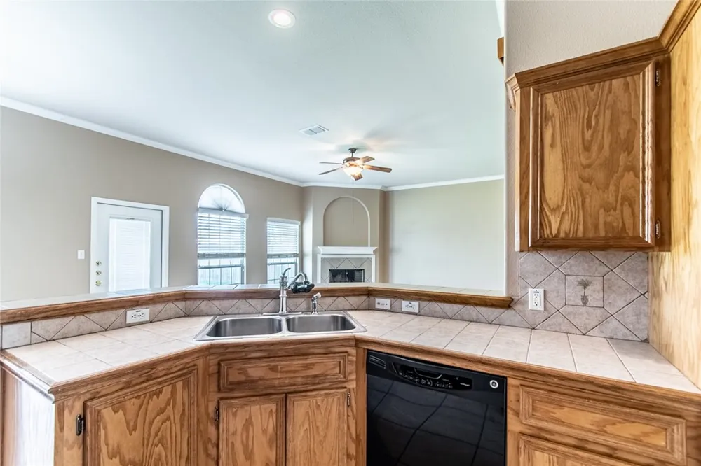 2410 Luzius Drive Corpus Christi, TX 78418