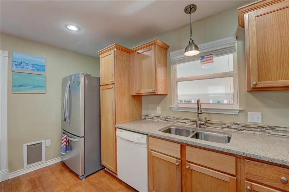 1023 S Fuqua Street Rockport, TX 78382