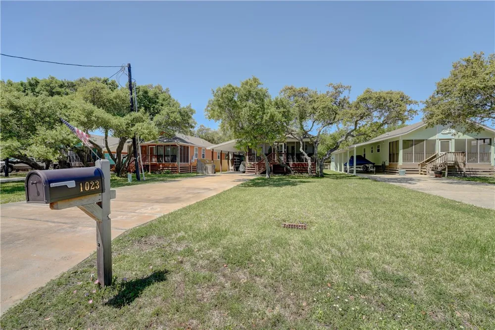 1023 S Fuqua Street Rockport, TX 78382