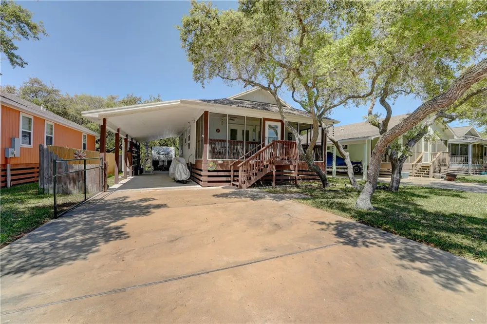 1023 S Fuqua Street Rockport, TX 78382
