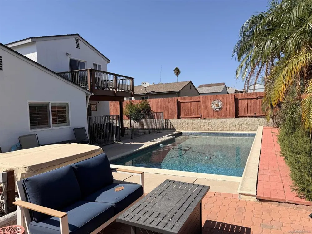 10041 Gem Tree Way Santee, CA 92071