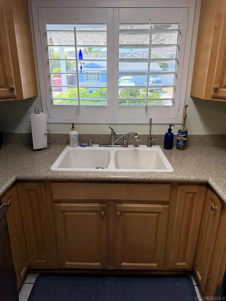 10041 Gem Tree Way Santee, CA 92071