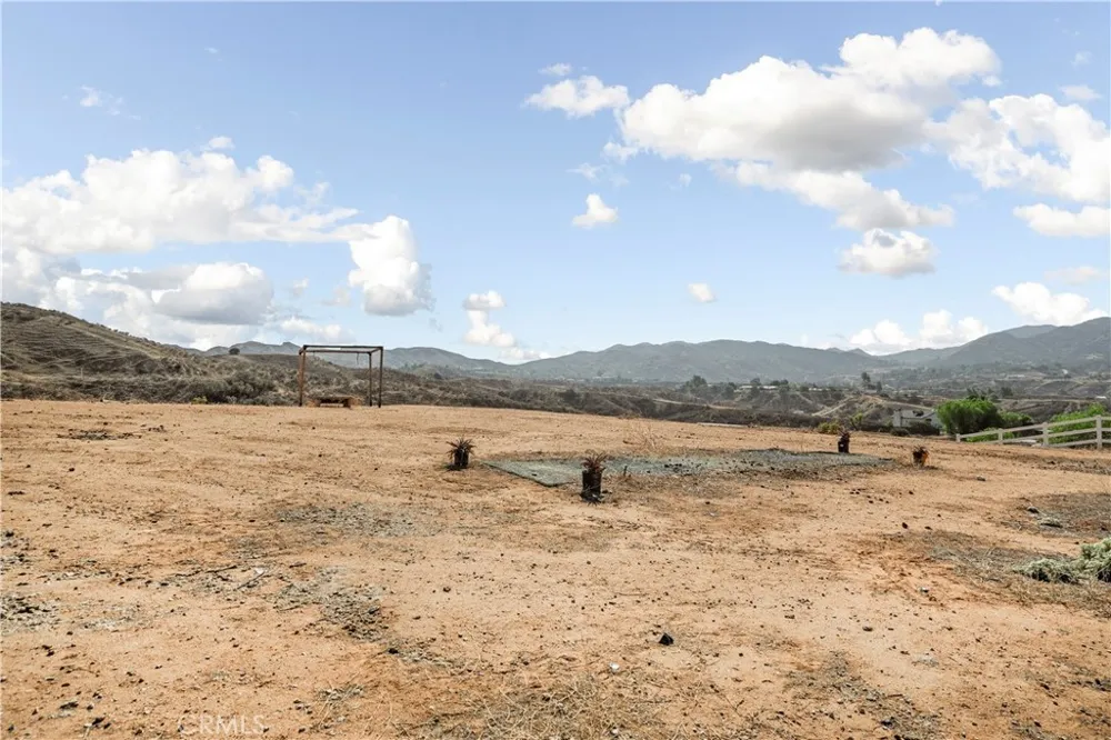 7534 Stewart Road Colton, CA 92324