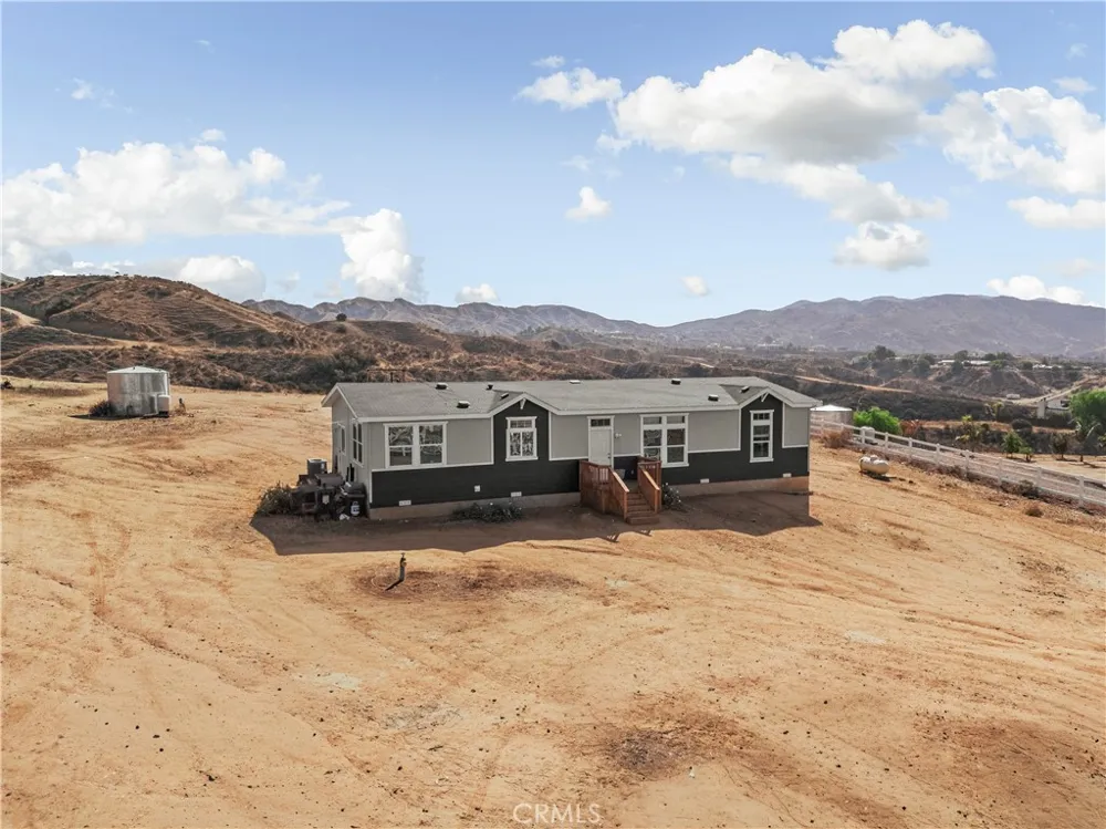 7534 Stewart Road Colton, CA 92324