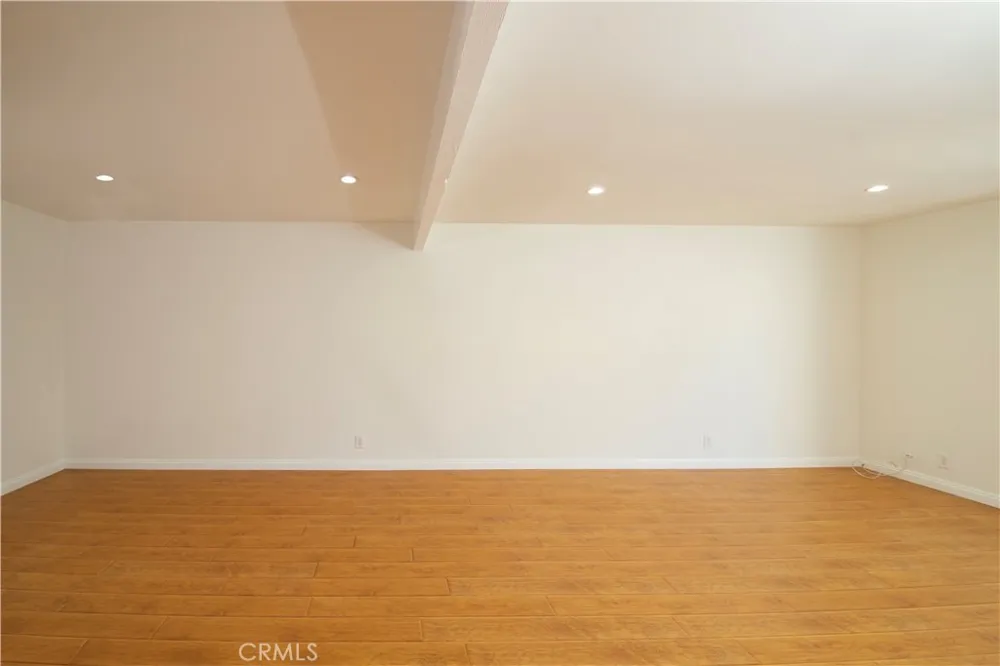 18620 Hatteras St #249 Tarzana, CA 91356