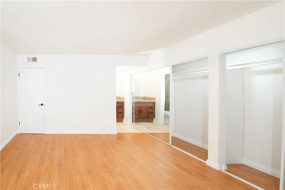 18620 Hatteras St #249 Tarzana, CA 91356