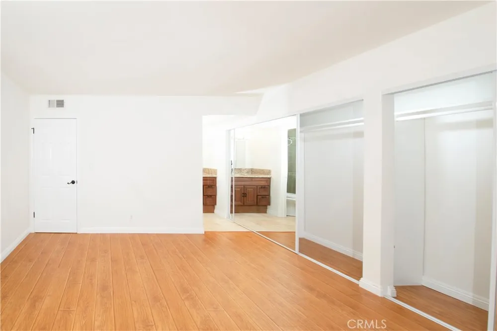 18620 Hatteras St #249 Tarzana, CA 91356