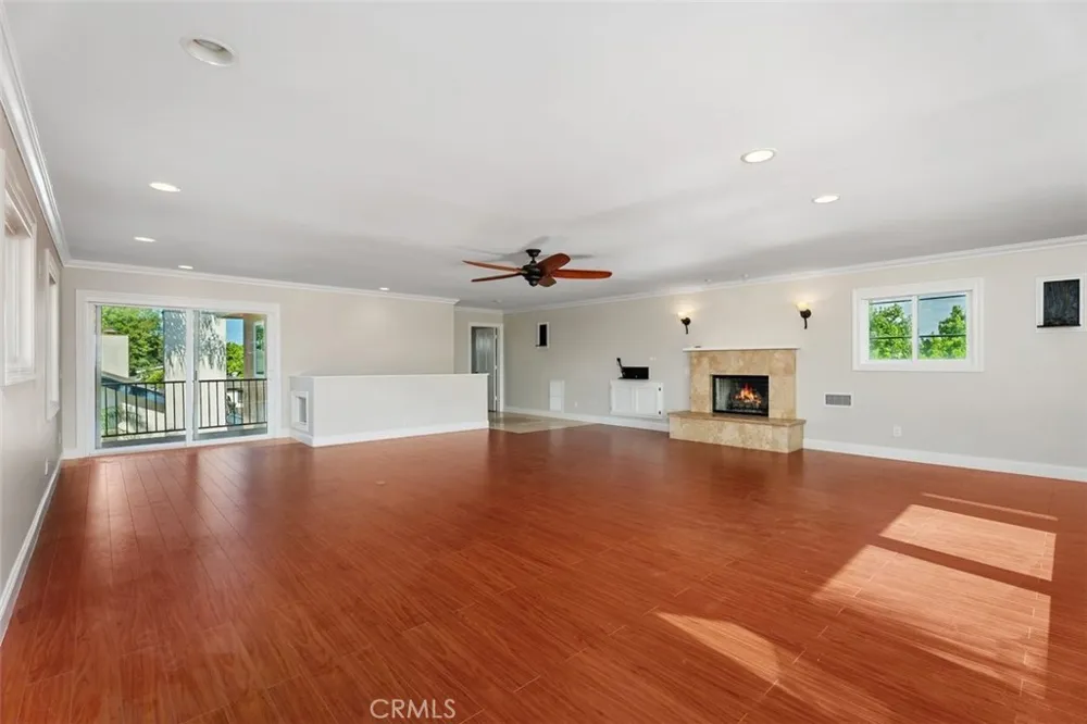 2199 National Costa Mesa, CA 92627