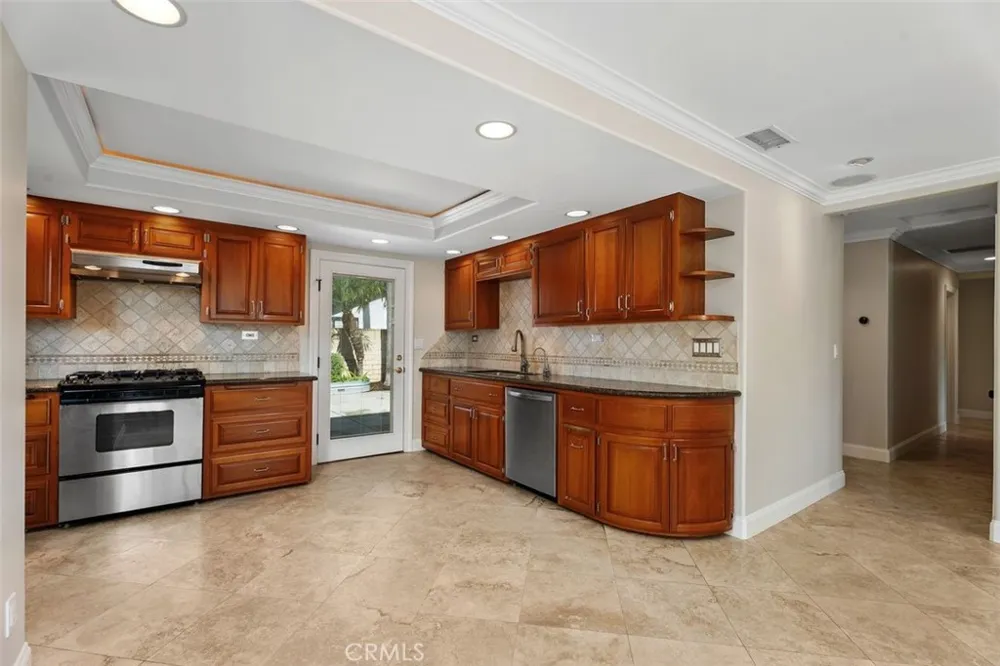 2199 National Costa Mesa, CA 92627