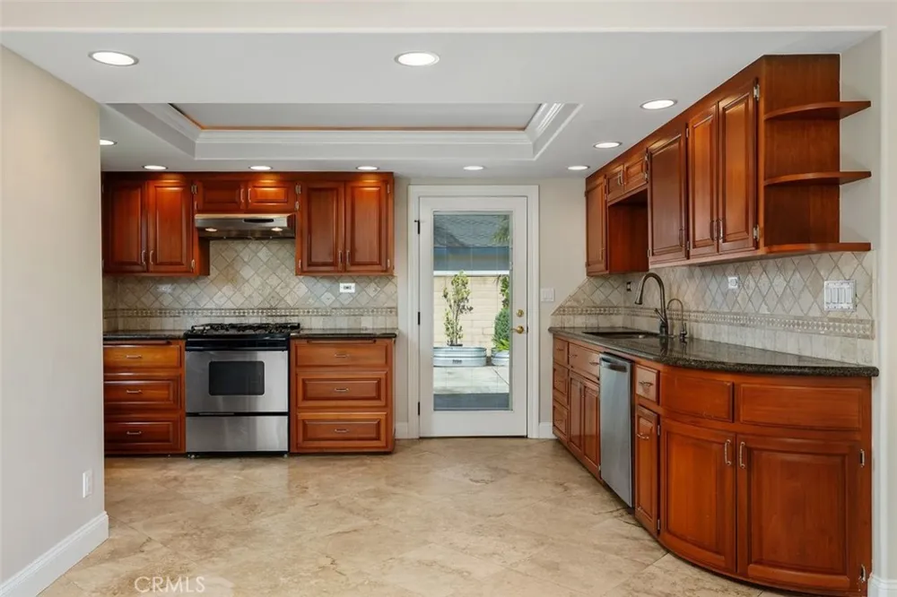 2199 National Costa Mesa, CA 92627