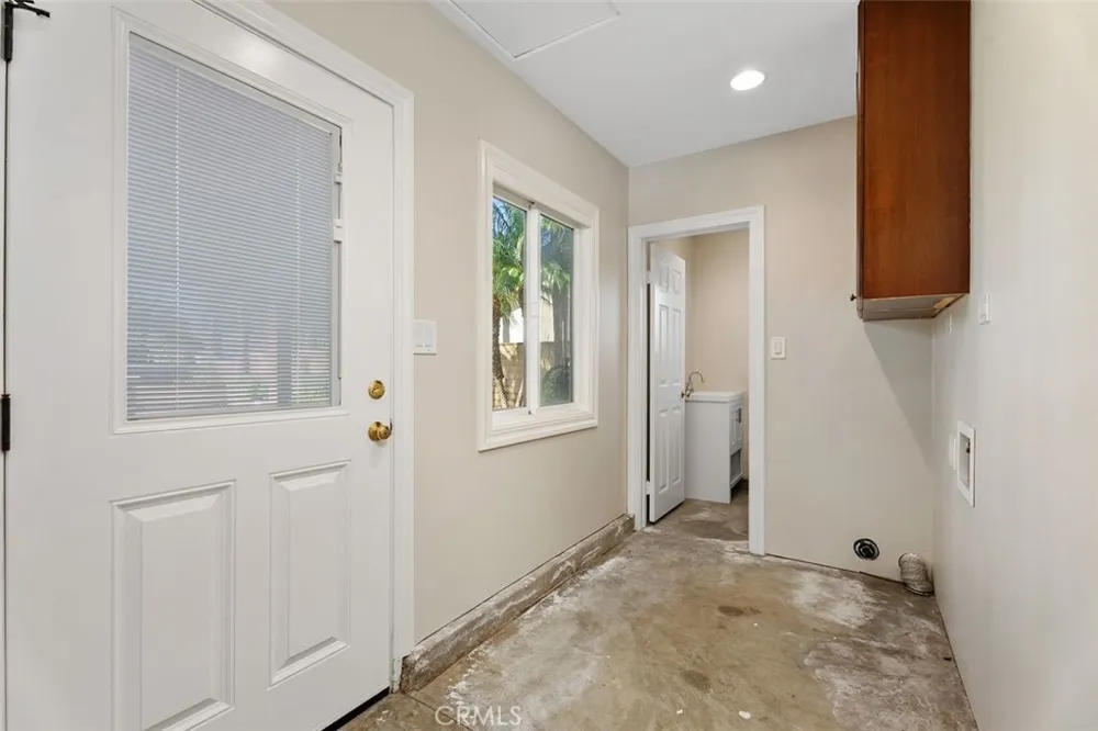 2199 National Costa Mesa, CA 92627