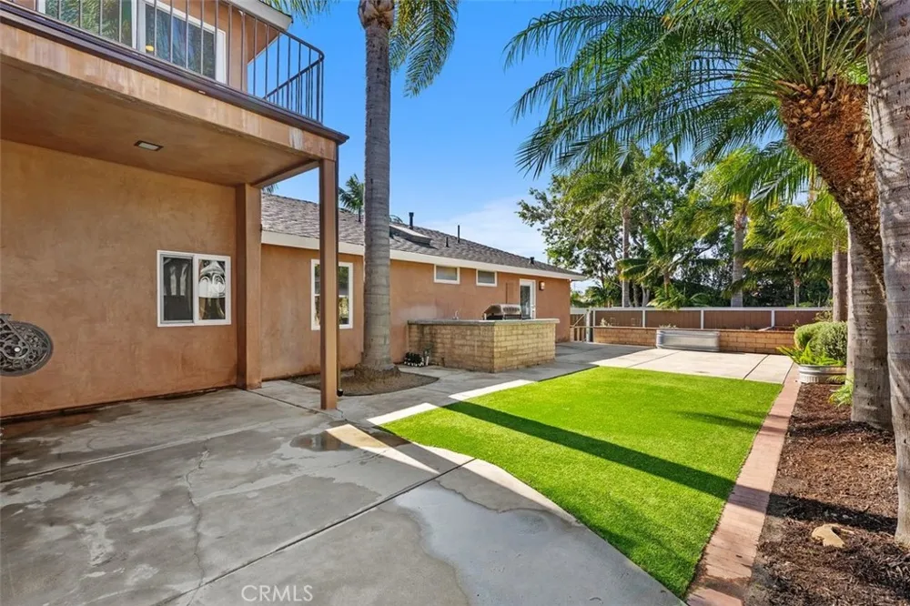 2199 National Costa Mesa, CA 92627