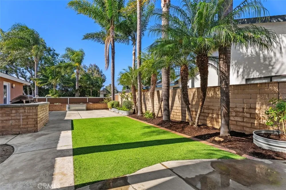 2199 National Costa Mesa, CA 92627