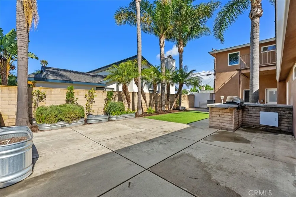 2199 National Costa Mesa, CA 92627