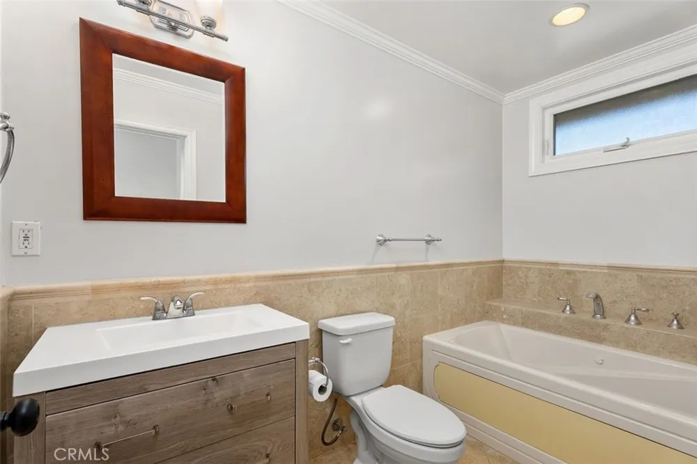 2199 National Costa Mesa, CA 92627