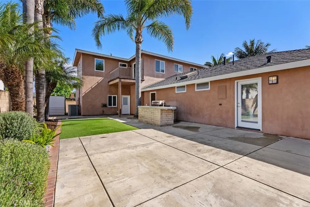 2199 National Costa Mesa, CA 92627