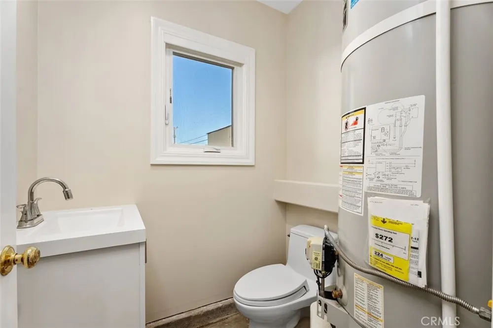 2199 National Costa Mesa, CA 92627