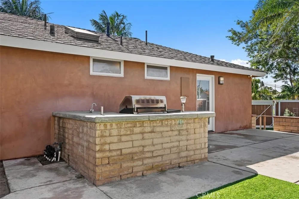 2199 National Costa Mesa, CA 92627