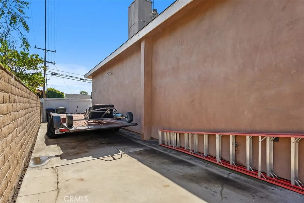 2199 National Costa Mesa, CA 92627
