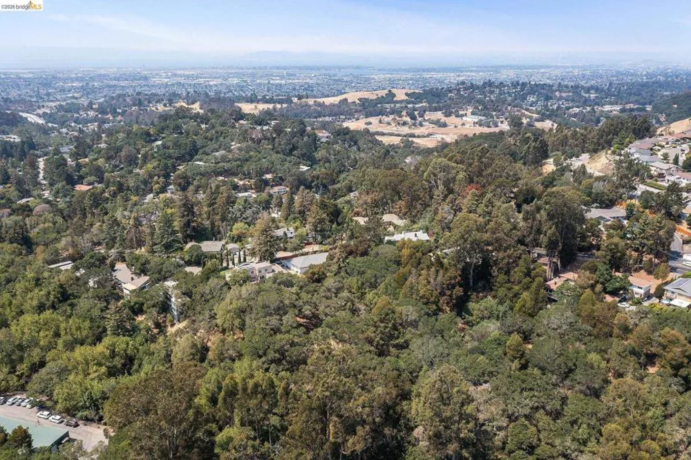 Mendenhall Rd Oakland, CA 94605