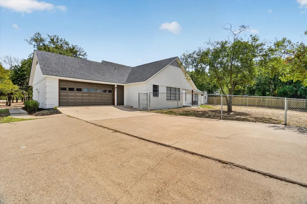 111 Woodcrest Street Weatherford, TX 76087