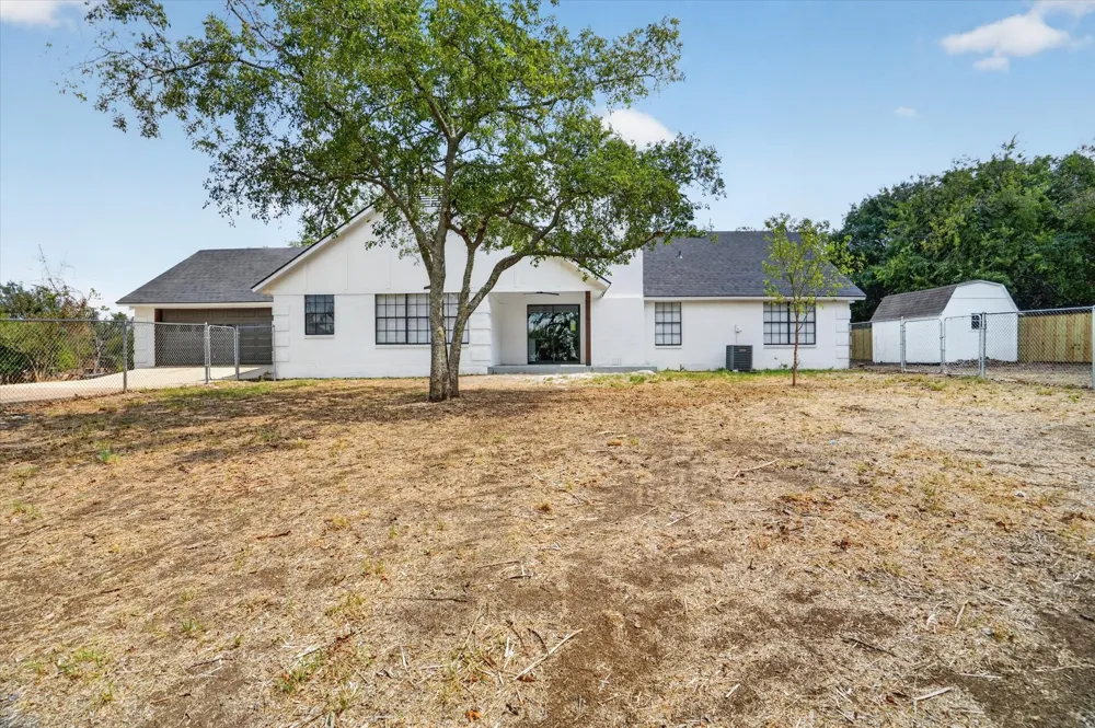 111 Woodcrest Street Weatherford, TX 76087