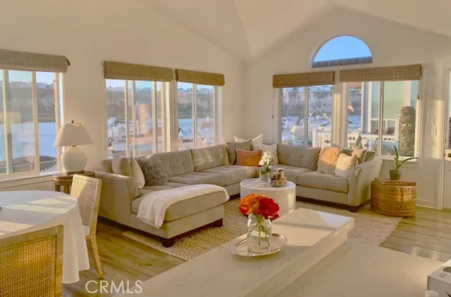 10 SARATOGA #10 Newport Beach, CA 92660