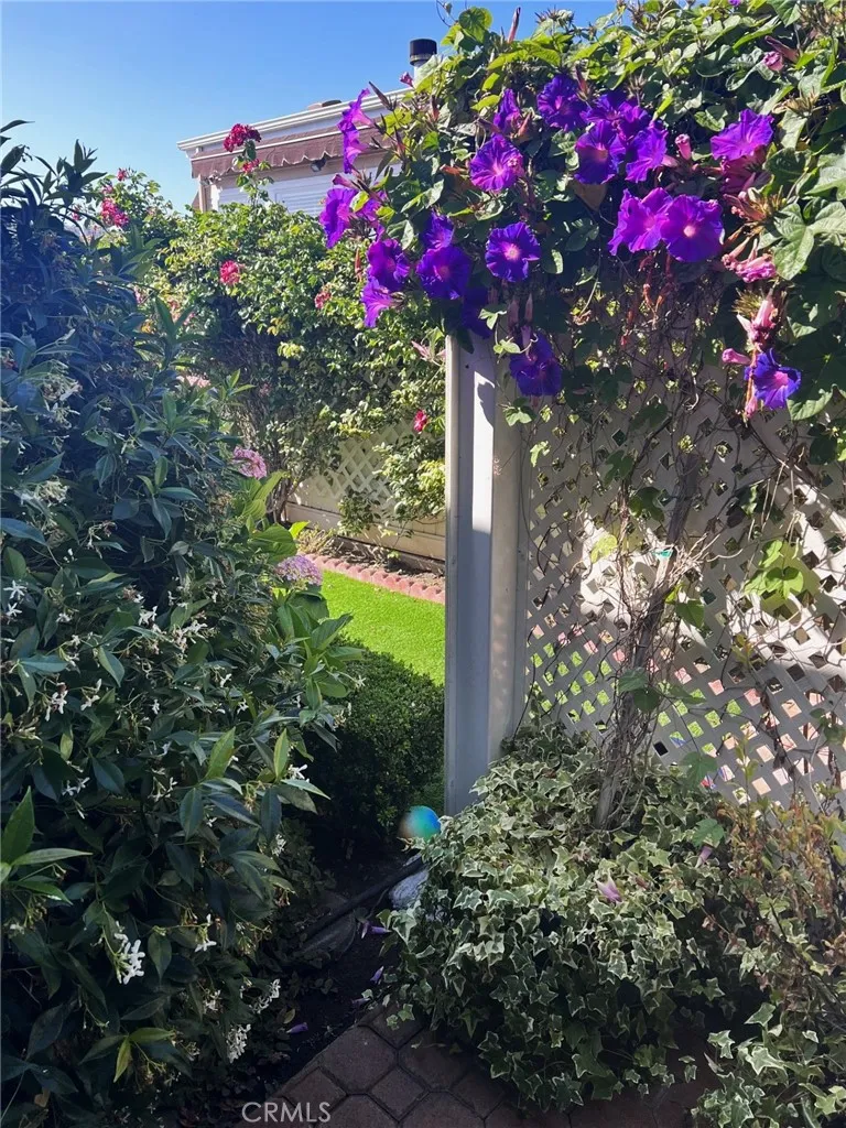 10 SARATOGA #10 Newport Beach, CA 92660