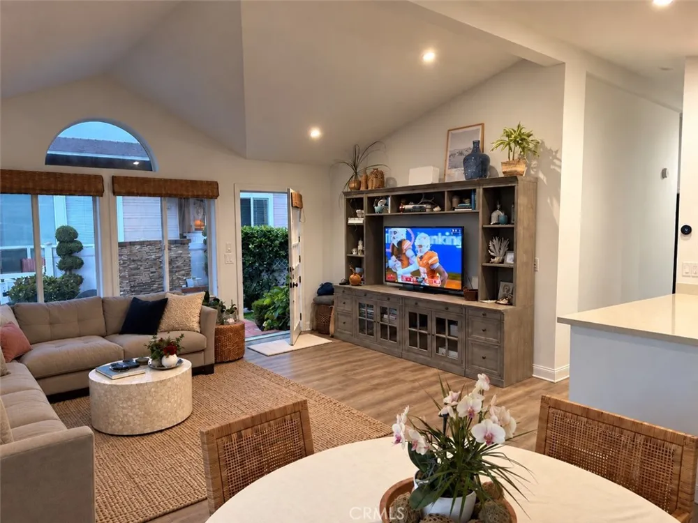 10 SARATOGA #10 Newport Beach, CA 92660