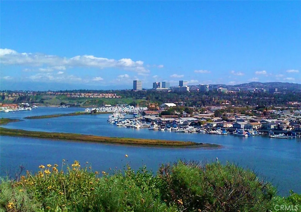 10 SARATOGA #10 Newport Beach, CA 92660