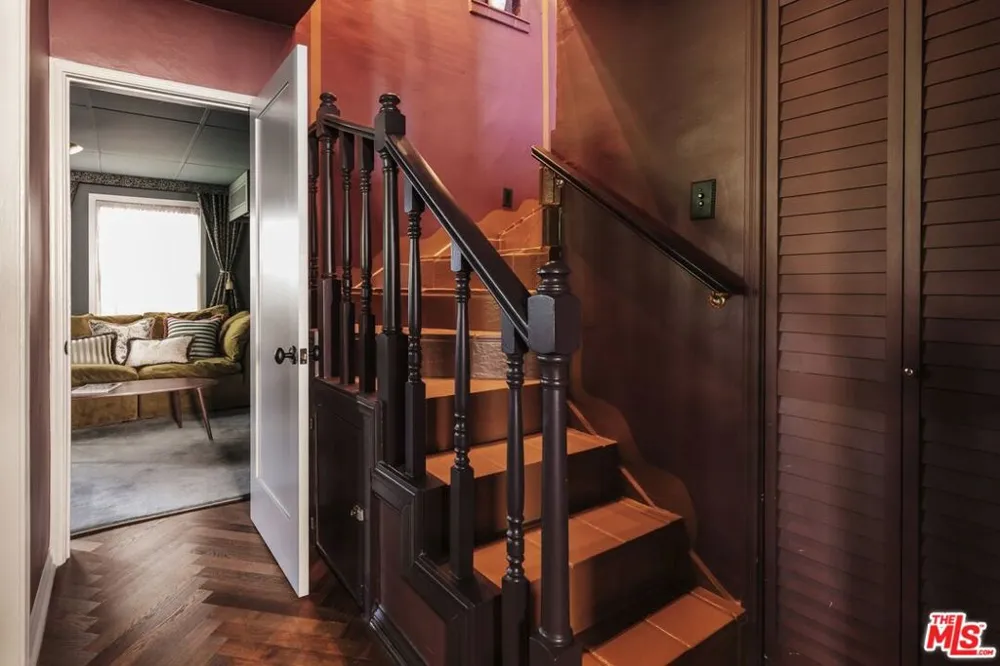 2380 Lake View Avenue Los Angeles, CA 90039