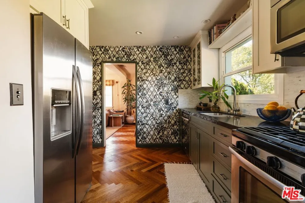2380 Lake View Avenue Los Angeles, CA 90039