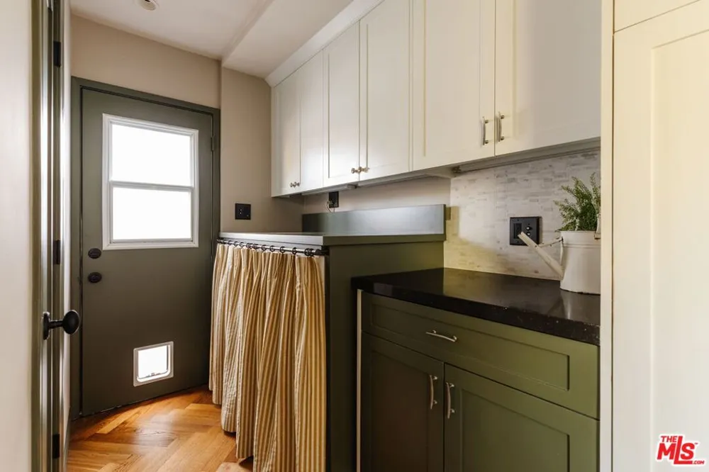 2380 Lake View Avenue Los Angeles, CA 90039
