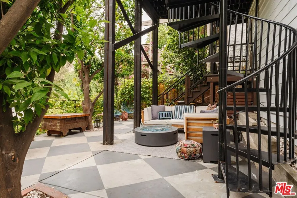 2380 Lake View Avenue Los Angeles, CA 90039