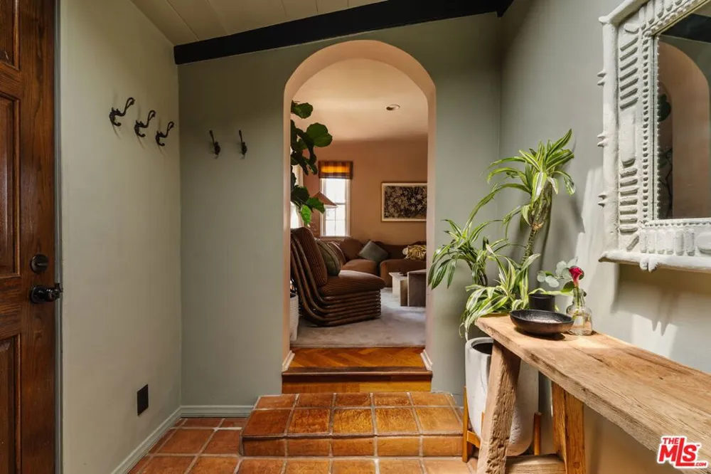 2380 Lake View Avenue Los Angeles, CA 90039
