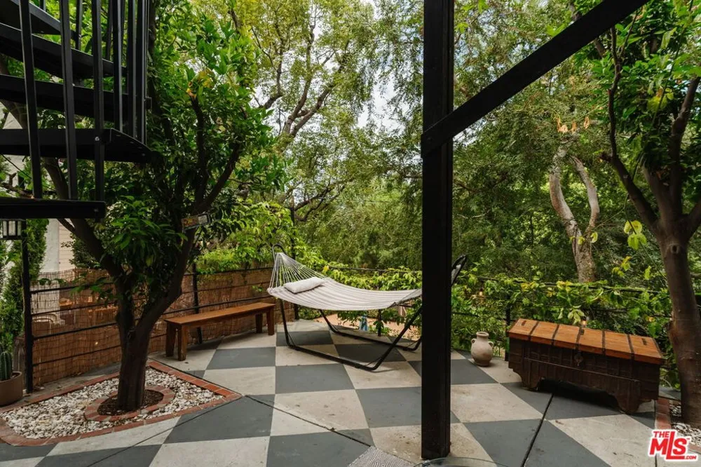 2380 Lake View Avenue Los Angeles, CA 90039