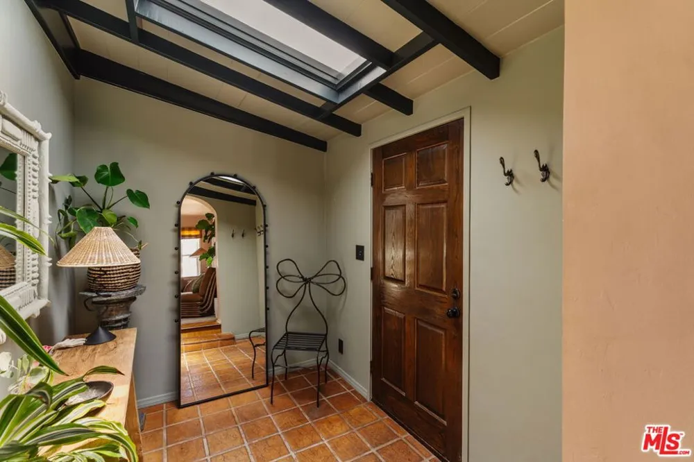 2380 Lake View Avenue Los Angeles, CA 90039