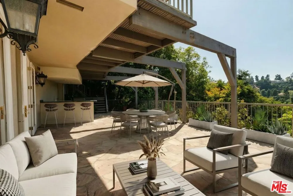 9430 Readcrest Drive Beverly Hills, CA 90210