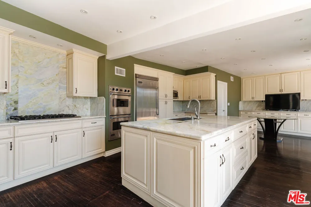 9430 Readcrest Drive Beverly Hills, CA 90210