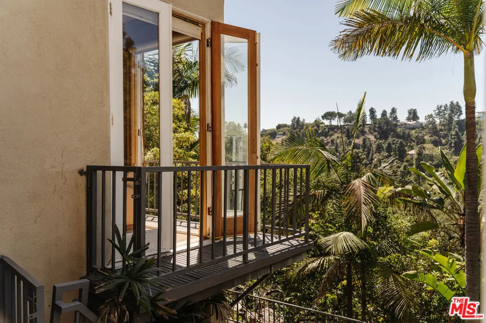 9430 Readcrest Drive Beverly Hills, CA 90210