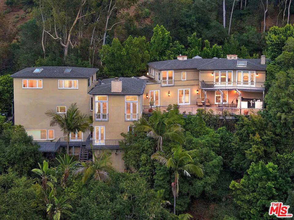 9430 Readcrest Drive Beverly Hills, CA 90210