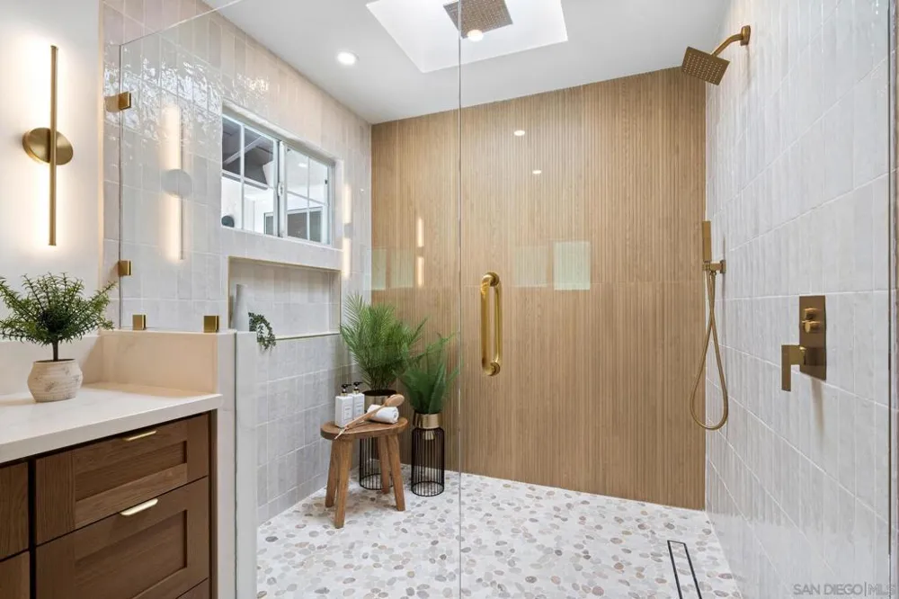 4242 Avenida Gregory Spring Valley, CA 91977