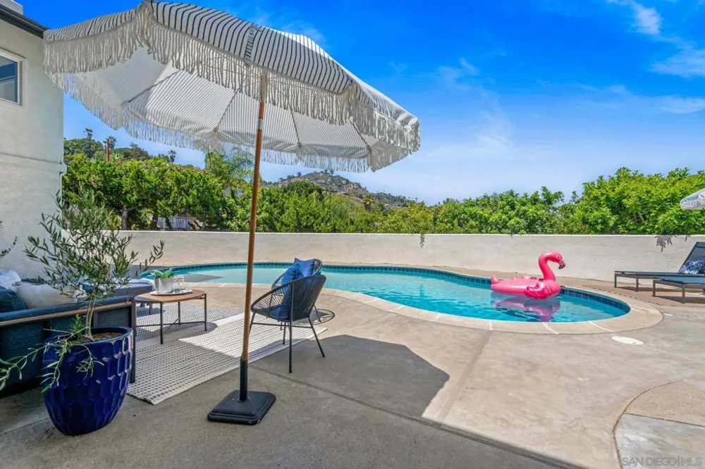 4242 Avenida Gregory Spring Valley, CA 91977