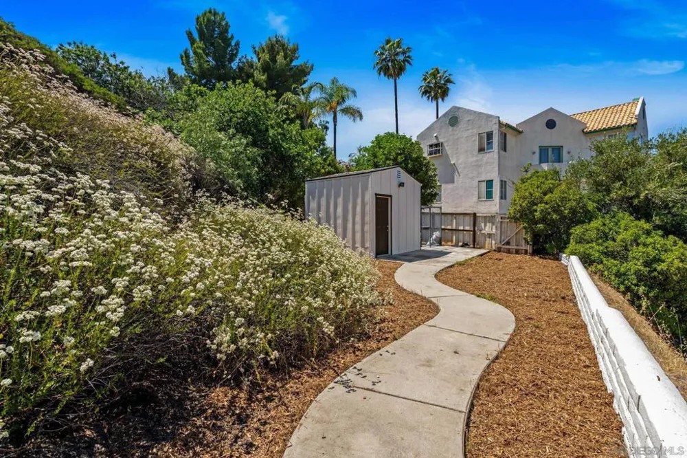 4242 Avenida Gregory Spring Valley, CA 91977