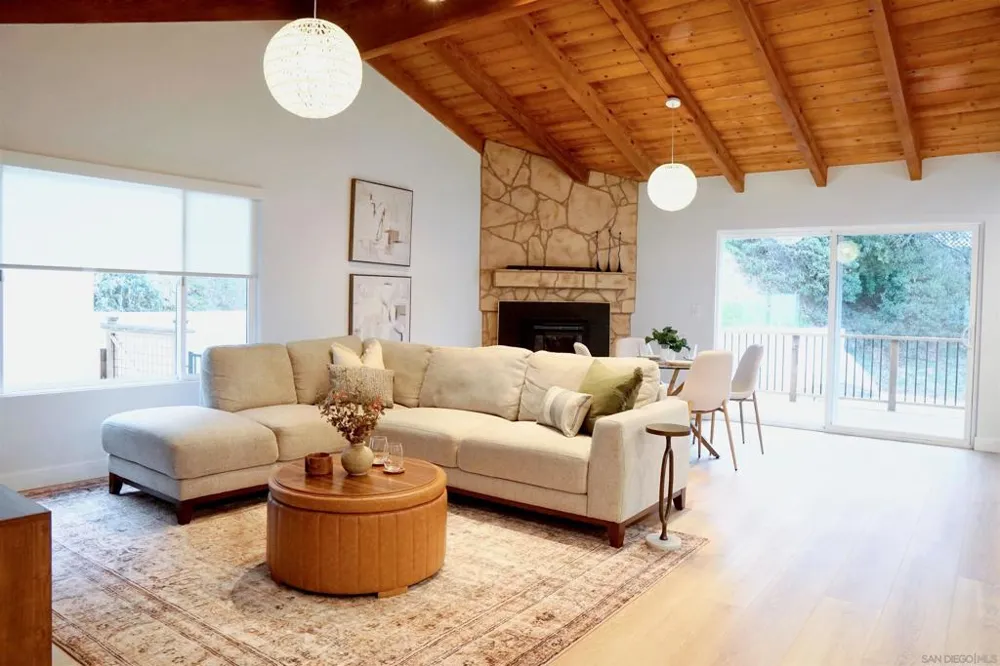 4242 Avenida Gregory Spring Valley, CA 91977