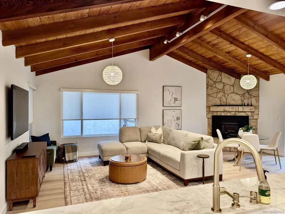 4242 Avenida Gregory Spring Valley, CA 91977