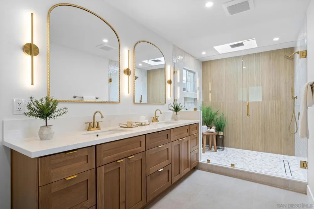 4242 Avenida Gregory Spring Valley, CA 91977