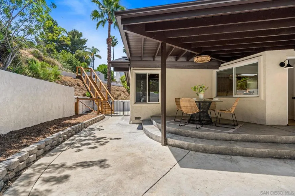 4242 Avenida Gregory Spring Valley, CA 91977