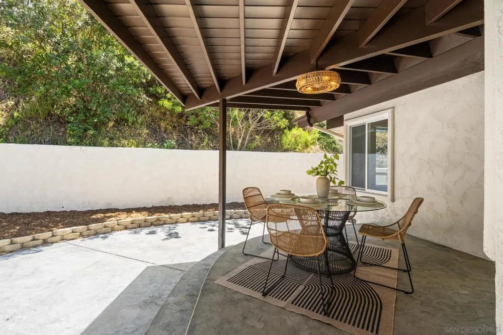 4242 Avenida Gregory Spring Valley, CA 91977
