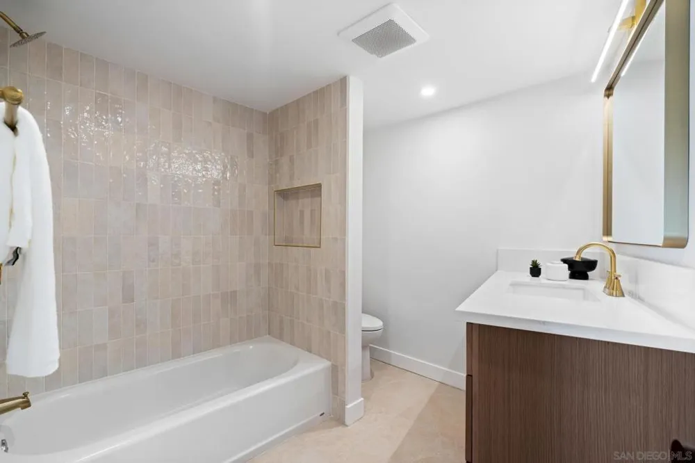 4242 Avenida Gregory Spring Valley, CA 91977